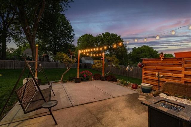 420 NE Victoria Circle, Lee's Summit, MO 64086