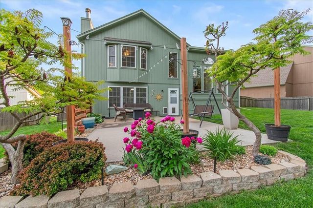 420 NE Victoria Circle, Lee's Summit, MO 64086