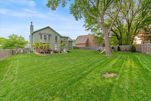 420 NE Victoria Circle, Lee's Summit, MO 64086