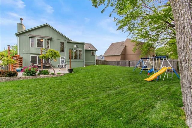420 NE Victoria Circle, Lee's Summit, MO 64086