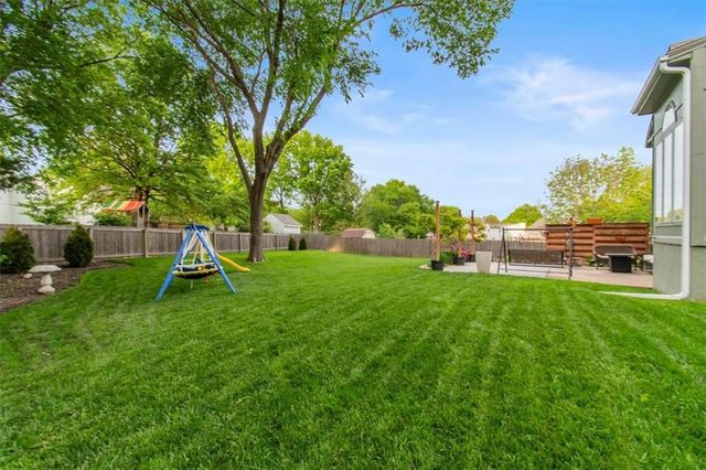 420 NE Victoria Circle, Lee's Summit, MO 64086