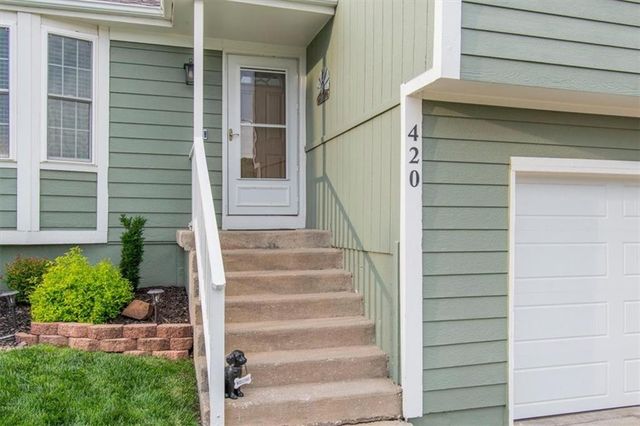 420 NE Victoria Circle, Lee's Summit, MO 64086