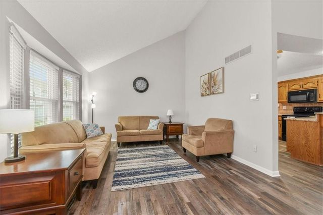 420 NE Victoria Circle, Lee's Summit, MO 64086
