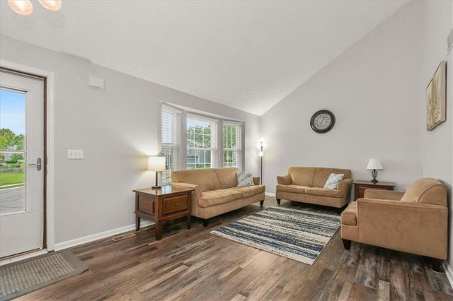 420 NE Victoria Circle, Lee's Summit, MO 64086