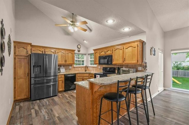 420 NE Victoria Circle, Lee's Summit, MO 64086