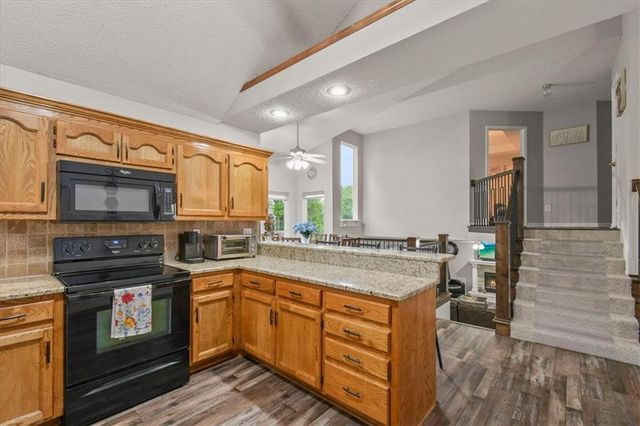 420 NE Victoria Circle, Lee's Summit, MO 64086