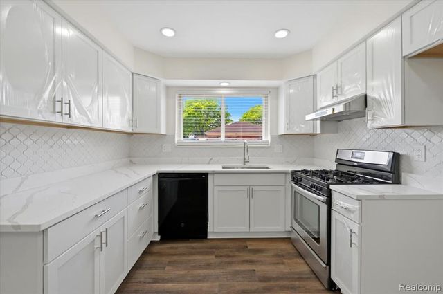 33058 Ione Drive, Sterling Heights, MI 48310