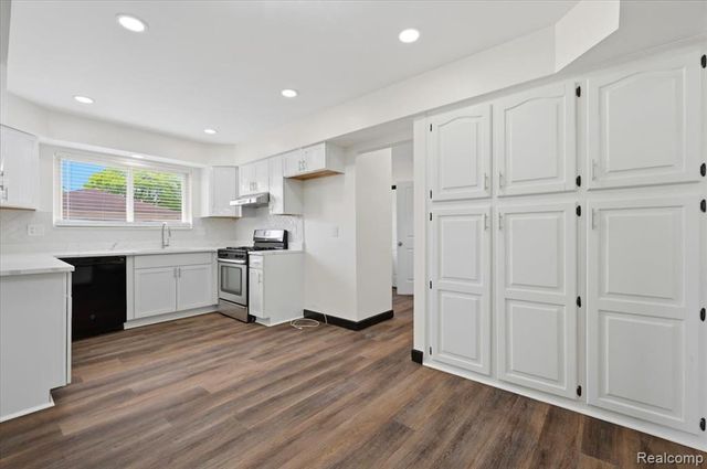 33058 Ione Drive, Sterling Heights, MI 48310