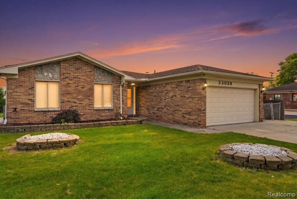 33058 Ione Drive, Sterling Heights, MI 48310