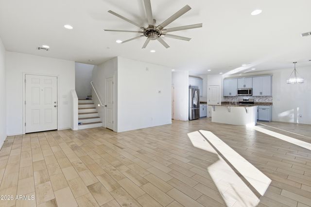 627 W KERRY Lane, Phoenix, AZ 85027