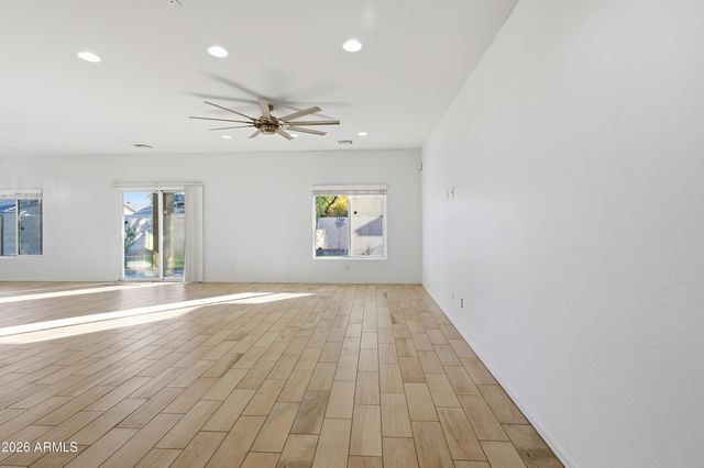 627 W KERRY Lane, Phoenix, AZ 85027