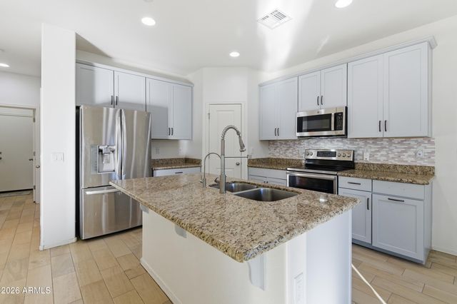 627 W KERRY Lane, Phoenix, AZ 85027