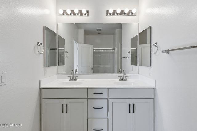 627 W KERRY Lane, Phoenix, AZ 85027