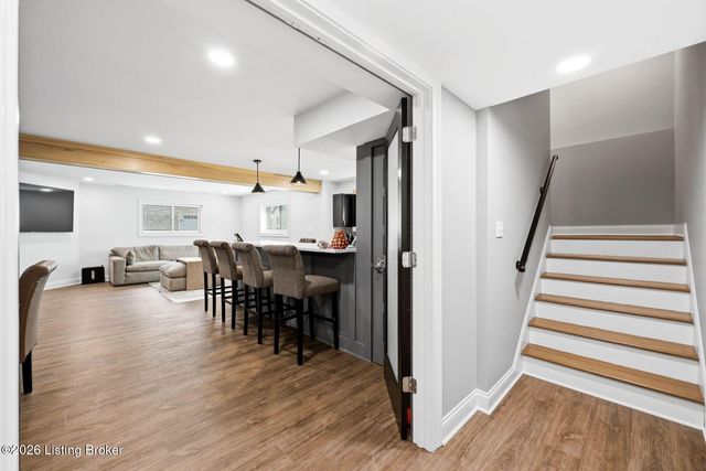 3313 Meadow Bluff Way, Louisville, KY 40245