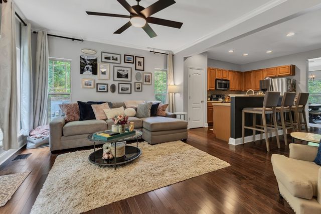 1077 Woodbury Falls Dr, Nashville, TN 37221