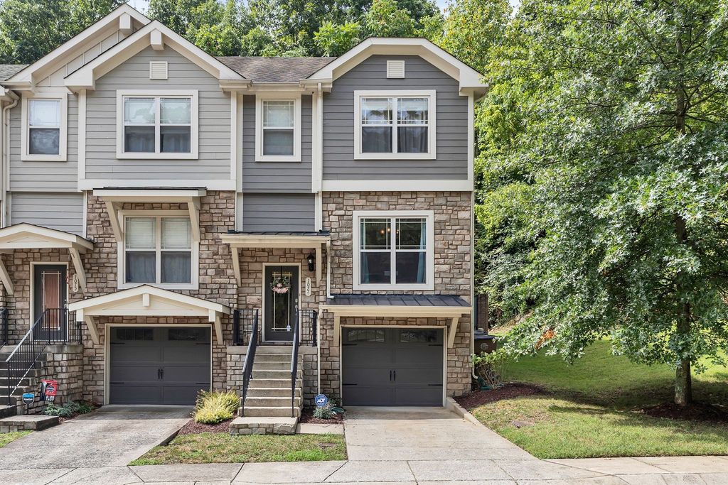 1077 Woodbury Falls Dr, Nashville, TN 37221