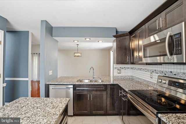 2807 WESTGATE DR, Easton, PA 18040