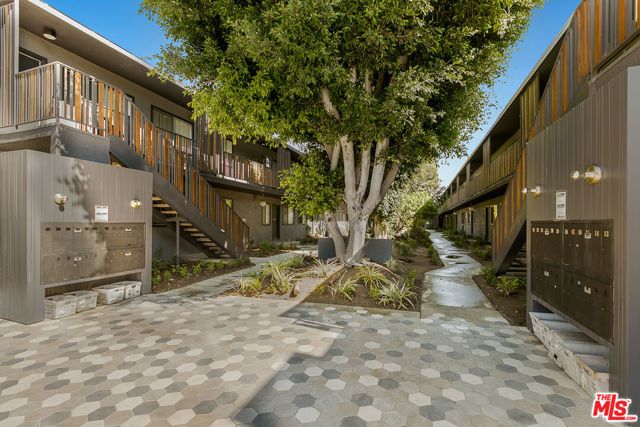 4136 Grand View Boulevard 7, Los Angeles, CA 90066