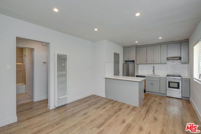 4136 Grand View Boulevard 7, Los Angeles, CA 90066