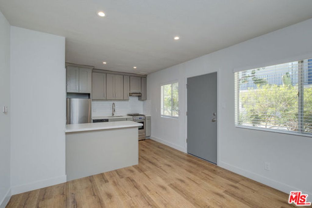 4136 Grand View Boulevard 7, Los Angeles, CA 90066