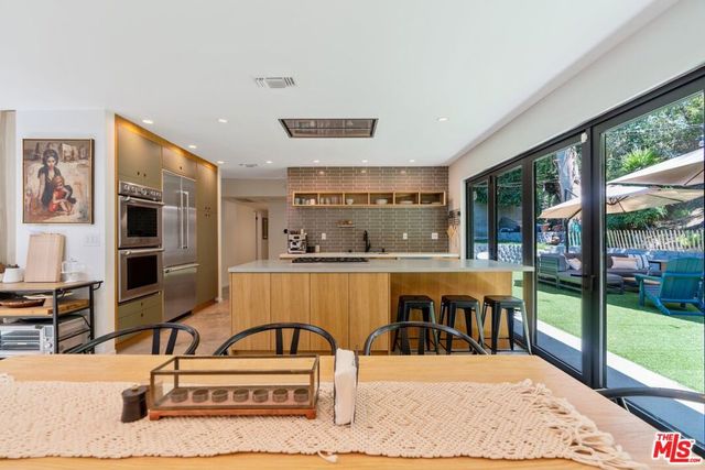 2820 Nichols Canyon Place, Los Angeles, CA 90046