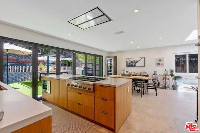 2820 Nichols Canyon Place, Los Angeles, CA 90046