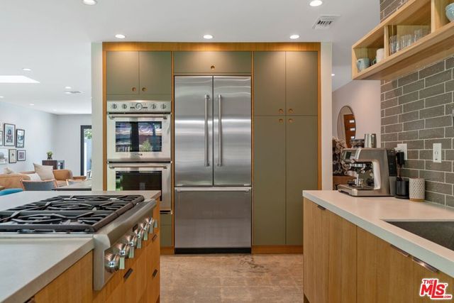 2820 Nichols Canyon Place, Los Angeles, CA 90046