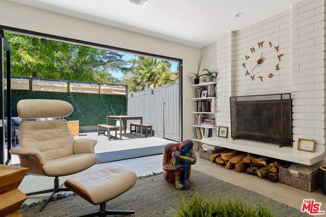 2820 Nichols Canyon Place, Los Angeles, CA 90046