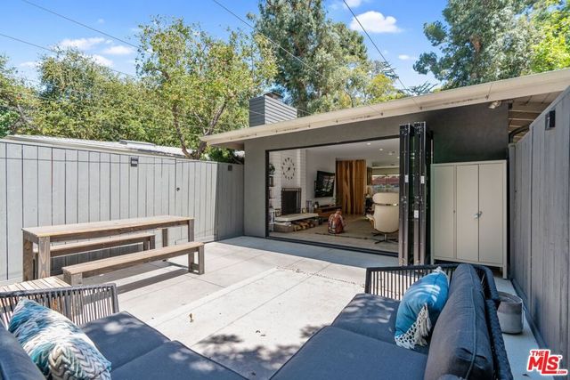 2820 Nichols Canyon Place, Los Angeles, CA 90046