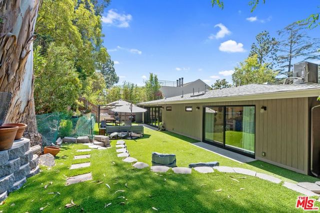 2820 Nichols Canyon Place, Los Angeles, CA 90046