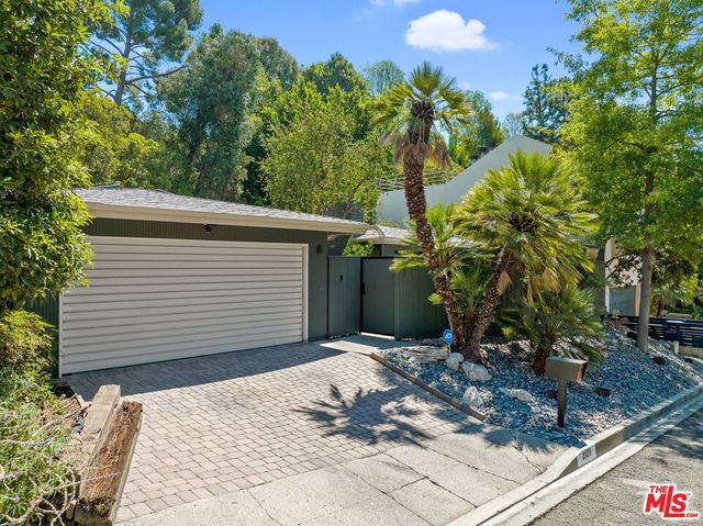 2820 Nichols Canyon Place, Los Angeles, CA 90046