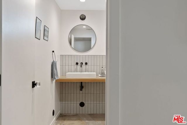 2820 Nichols Canyon Place, Los Angeles, CA 90046