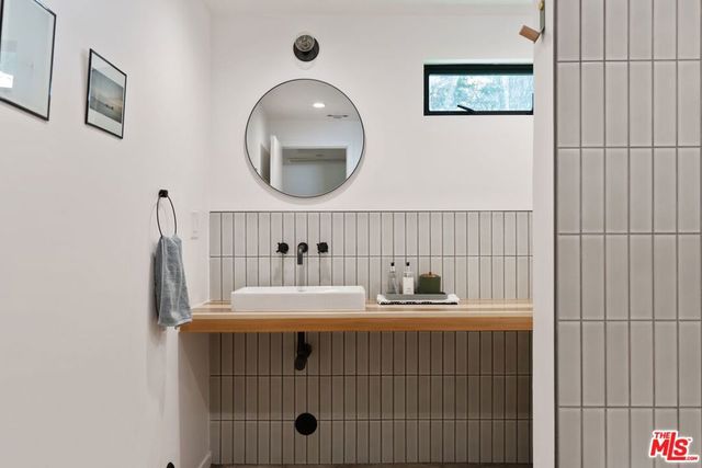 2820 Nichols Canyon Place, Los Angeles, CA 90046