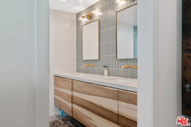 2820 Nichols Canyon Place, Los Angeles, CA 90046