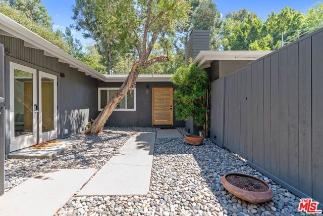 2820 Nichols Canyon Place, Los Angeles, CA 90046