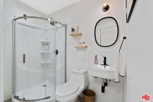 2820 Nichols Canyon Place, Los Angeles, CA 90046