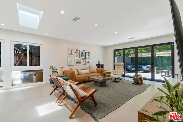 2820 Nichols Canyon Place, Los Angeles, CA 90046