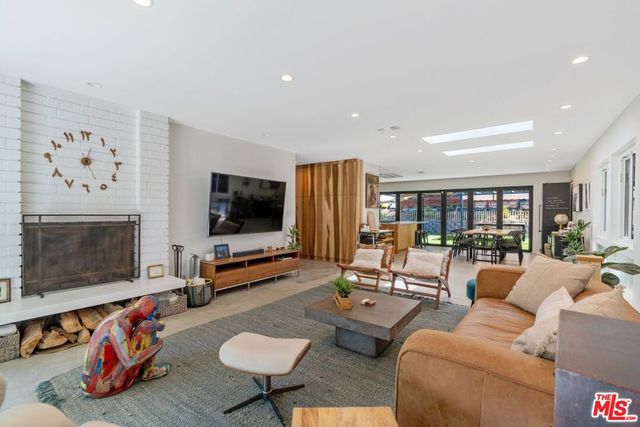 2820 Nichols Canyon Place, Los Angeles, CA 90046
