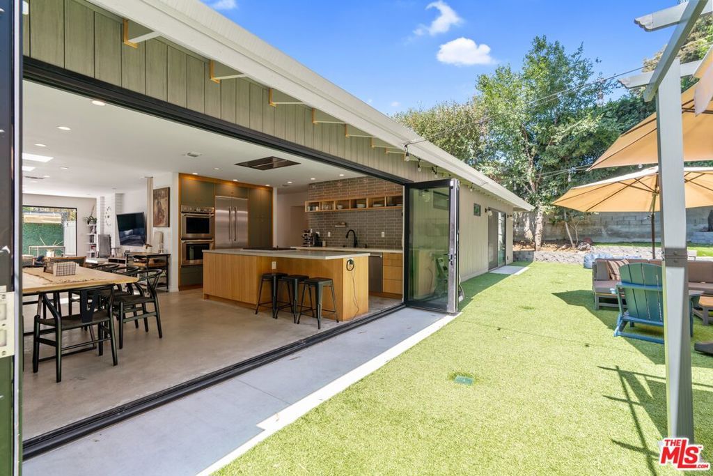 2820 Nichols Canyon Place, Los Angeles, CA 90046