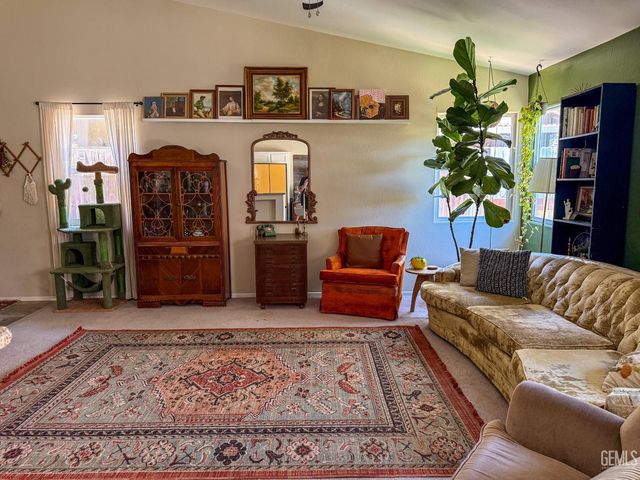 10512 Yosemite Falls Avenue, Bakersfield, CA 93312