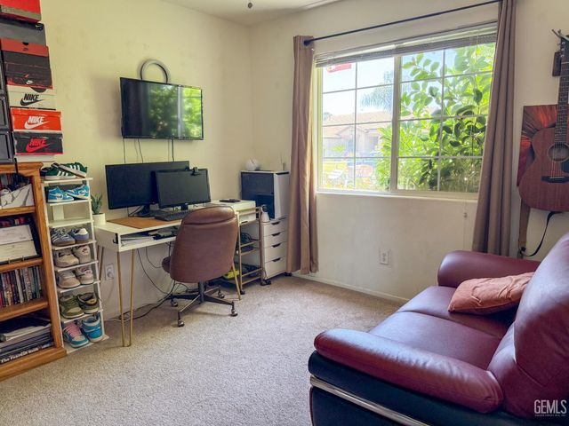 10512 Yosemite Falls Avenue, Bakersfield, CA 93312