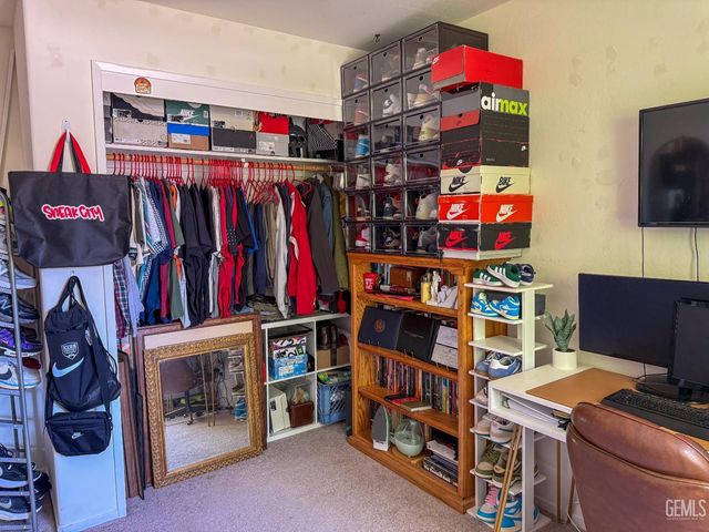 10512 Yosemite Falls Avenue, Bakersfield, CA 93312