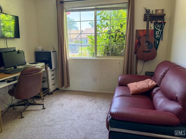 10512 Yosemite Falls Avenue, Bakersfield, CA 93312