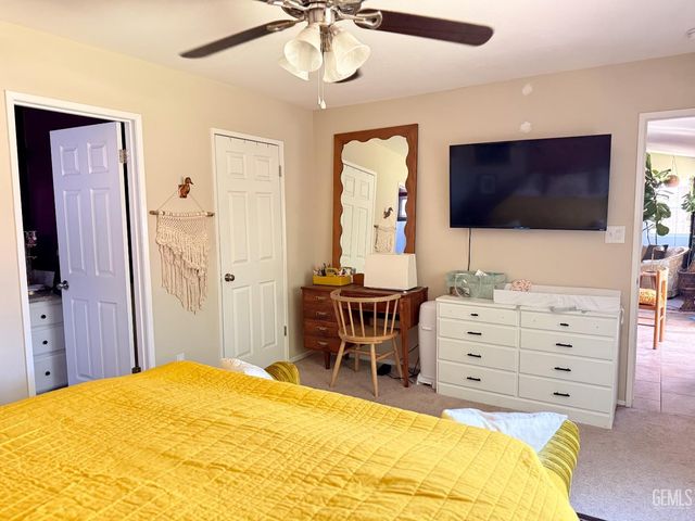 10512 Yosemite Falls Avenue, Bakersfield, CA 93312