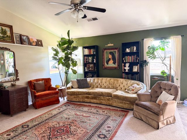 10512 Yosemite Falls Avenue, Bakersfield, CA 93312