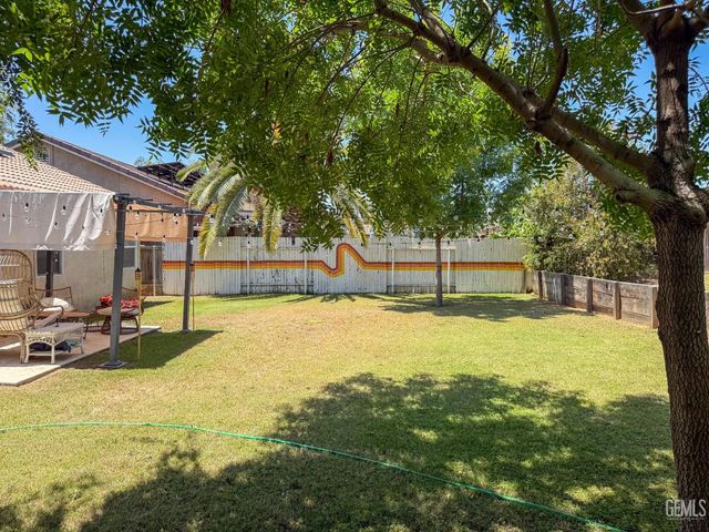 10512 Yosemite Falls Avenue, Bakersfield, CA 93312