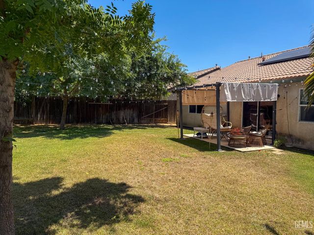 10512 Yosemite Falls Avenue, Bakersfield, CA 93312
