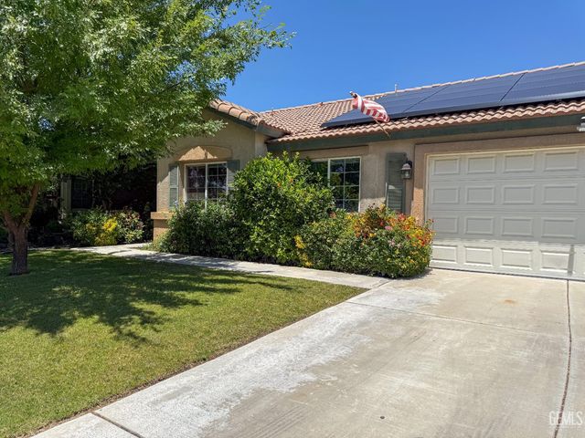 10512 Yosemite Falls Avenue, Bakersfield, CA 93312