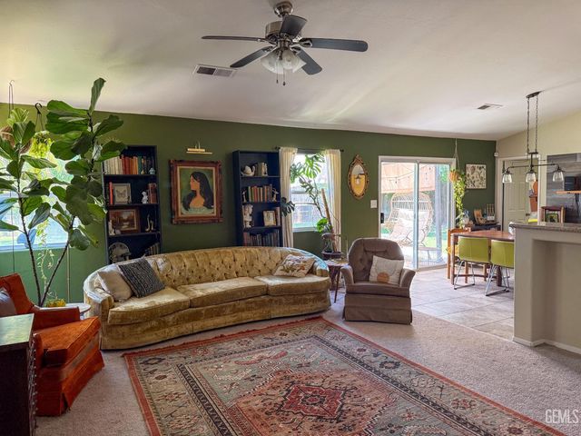 10512 Yosemite Falls Avenue, Bakersfield, CA 93312