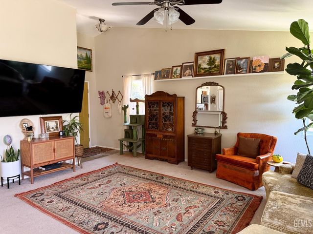 10512 Yosemite Falls Avenue, Bakersfield, CA 93312